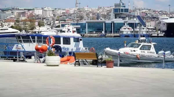 Yenikapı İskelesi'nde Bir Erkeğe Ait Ceset Bulundu Yenikapı İskelesi'nde Bir Erkeğe Ait Ceset Bulundu
