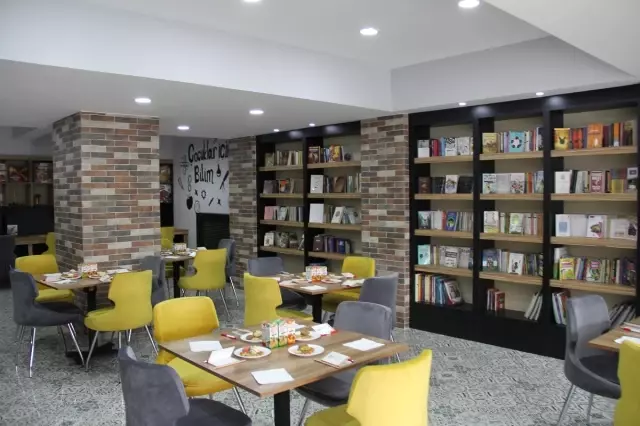 Ahırlı'da Millet Kıraathanesi Açıldı