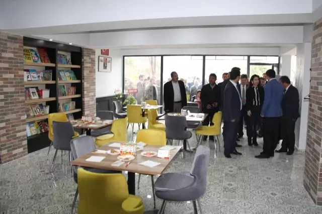 Ahırlı'da Millet Kıraathanesi Açıldı