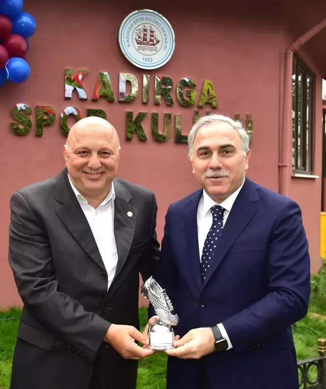 Başkan Turan, 'Fatih'te Spor Sahası Sayısını 6'ya Çıkarmayı Planlıyoruz' Başkan Turan, 'Fatih'te Spor Sahası Sayısını 6'ya Çıkarmayı Planlıyoruz'