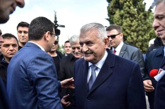 Binali Yıldırım ile Ekrem İmamoğlu Tokalaştı