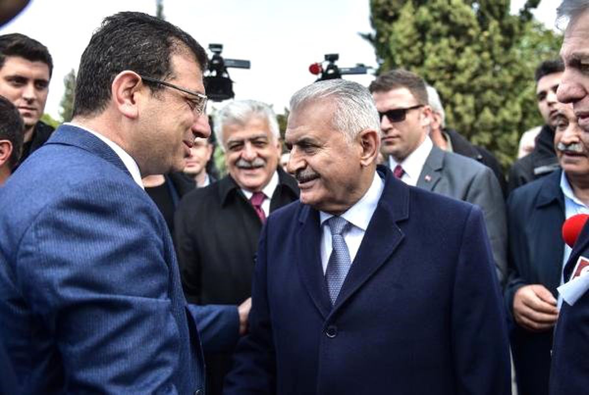 Binali Yıldırım ile Ekrem İmamoğlu Tokalaştı