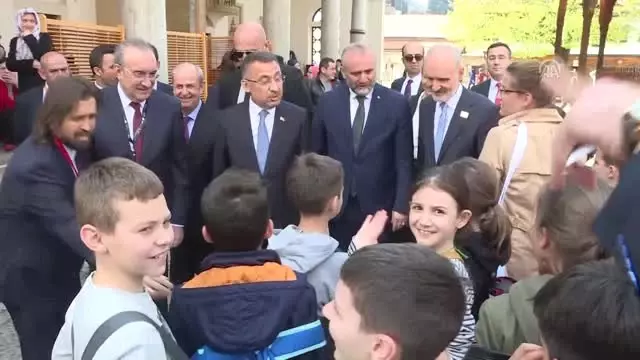 Cumhurbaşkanı Yardımcısı Oktay'dan Başçarşı Ziyareti