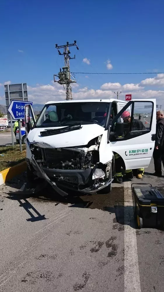 Denizli'de Trafik Kazası: 4 Yaralı