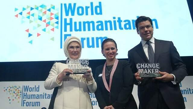 Emine Erdoğan'a İlham Verici Çalışmalarından Dolayı 'Fark Yaratan' Ödülü Verildi