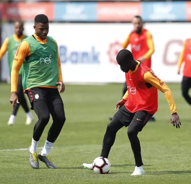 Feghouli ve Semih Kaya'nın Sağlık Durumları Açıkladı Feghouli ve Semih Kaya'nın Sağlık Durumları Açıkladı