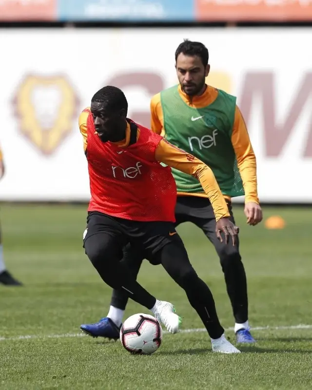 Feghouli ve Semih Kaya'nın Sağlık Durumları Açıkladı Feghouli ve Semih Kaya'nın Sağlık Durumları Açıkladı