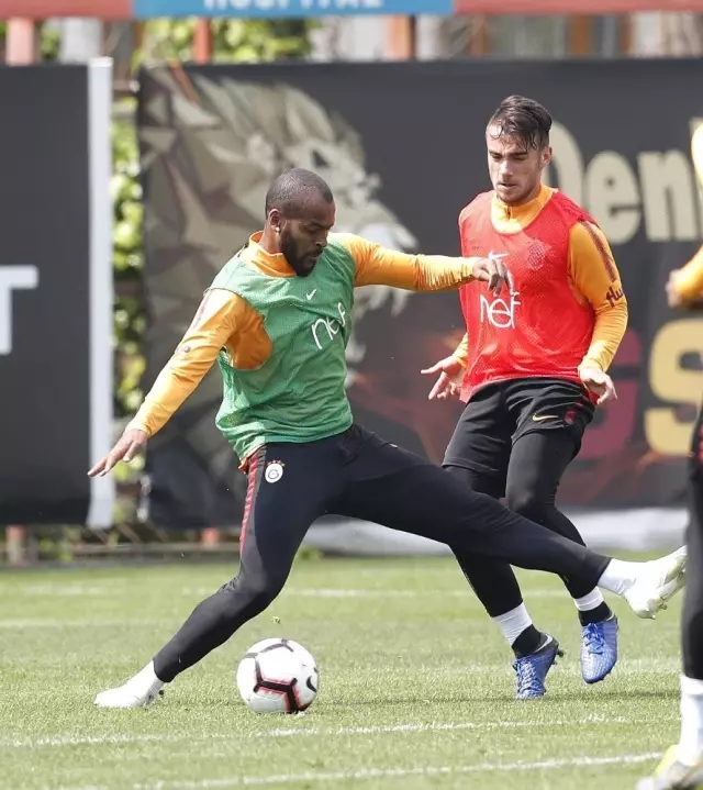 Feghouli ve Semih Kaya'nın Sağlık Durumları Açıkladı Feghouli ve Semih Kaya'nın Sağlık Durumları Açıkladı