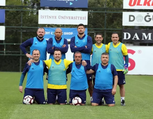 Fenerbahçeli Eski Futbolcular Maç Yaptı Fenerbahçeli Eski Futbolcular Maç Yaptı