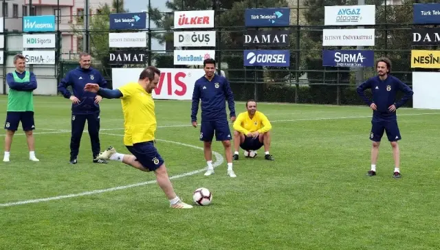Fenerbahçeli Eski Futbolcular Maç Yaptı Fenerbahçeli Eski Futbolcular Maç Yaptı