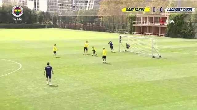 Fenerbahçeli Eski Futbolcular Maç Yaptı Fenerbahçeli Eski Futbolcular Maç Yaptı