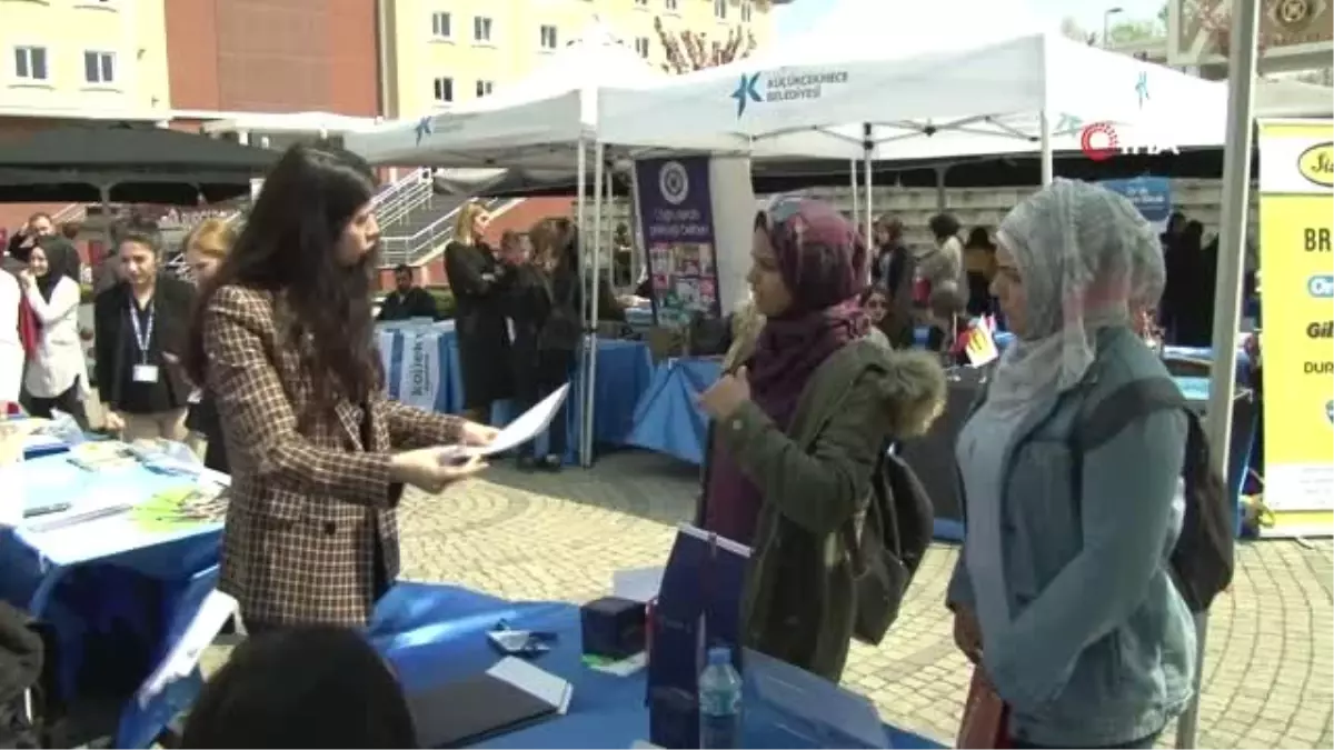 Firmalar 'Kariyer Fuarı'nda Öğrencileri Bekliyor