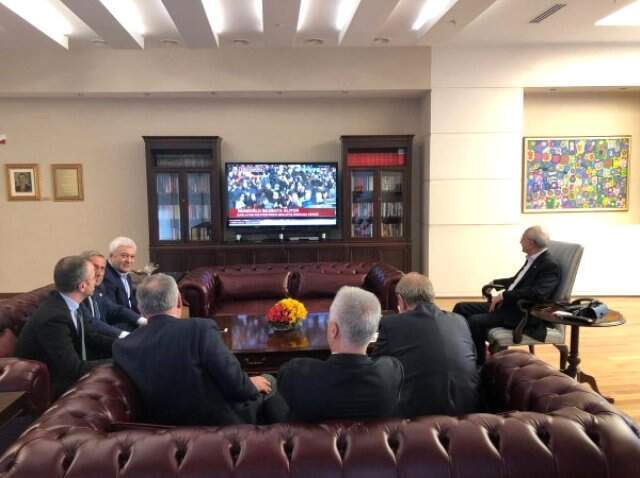 Kılıçdaroğlu, İmamoğlu'nun Mazbata Almaya Gittiği Anı Televizyondan İzledi