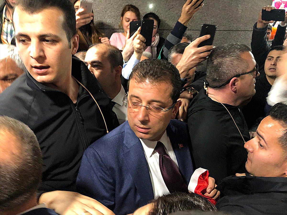 Mazbata Almaya Giden Ekrem İmamoğlu'nun İlk Sözleri: Teşekkürler İstanbul