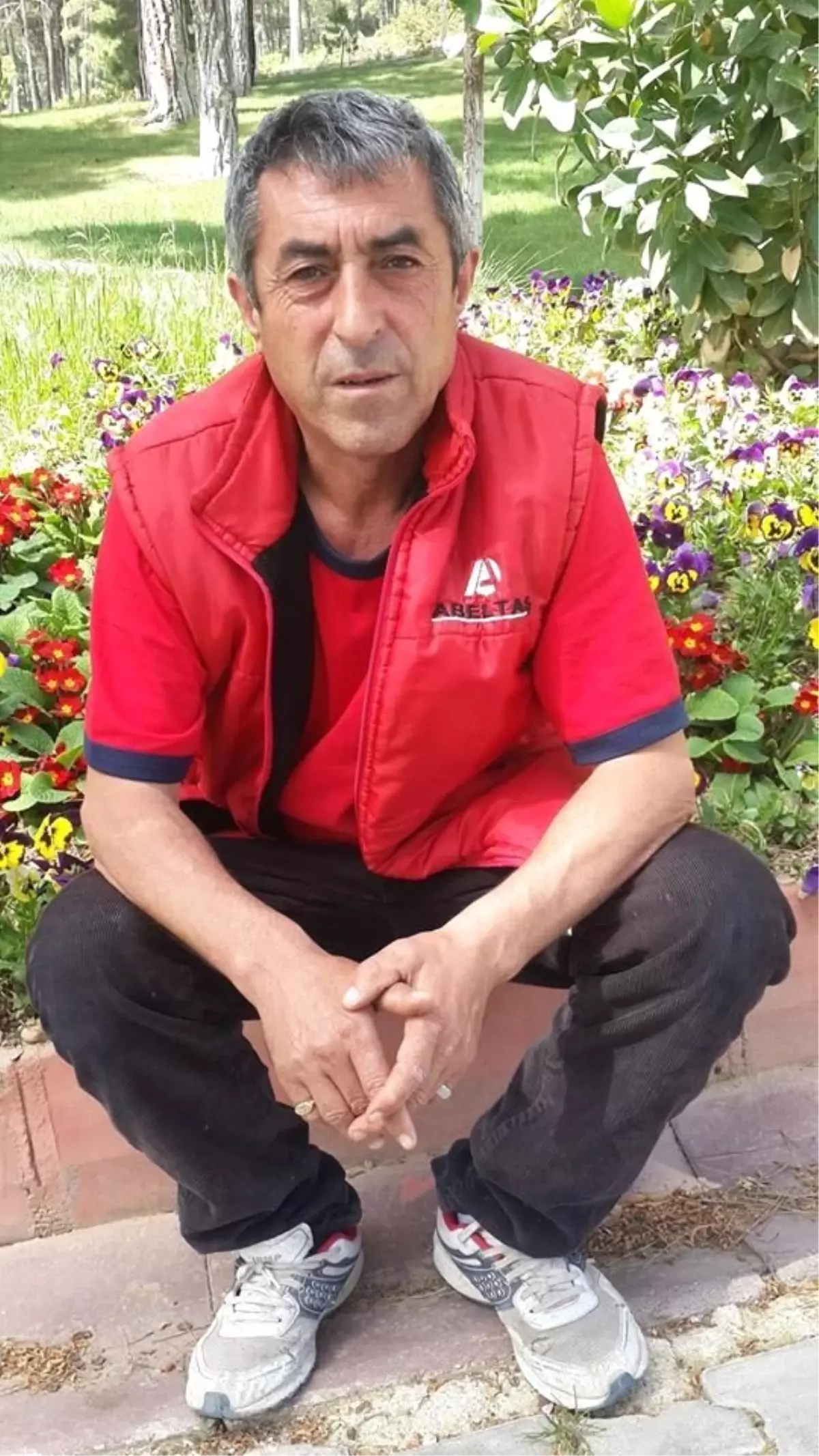Çatıya Kaçan Kuşunu Yakalamak İsterken Düşerek Öldü