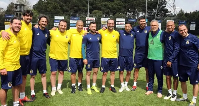 Fenerbahçe'de Eski Yıldızlar Maç Yaptı Fenerbahçe'de Eski Yıldızlar Maç Yaptı