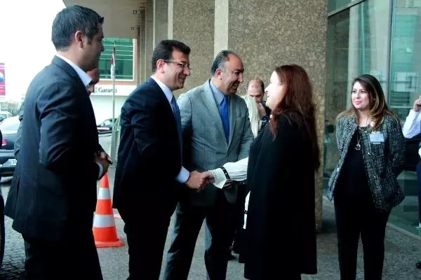 İmamoğlu, Gülizar Biçer Karaca'yı Hastanede Ziyaret Etti.