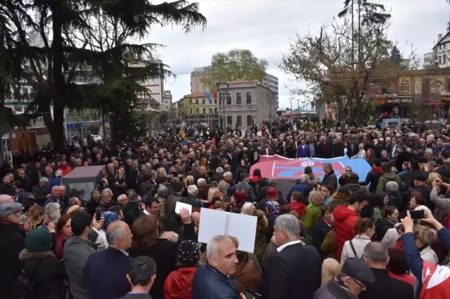 İmamoğlu'nun Memleketinde Partililer Kutlama Yaptı