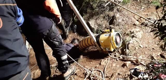 Kaçak Kazı Yapan Defineciler 35 Metrelik Çukurda Mahsur Kaldı, Ekipler Seferber Oldu