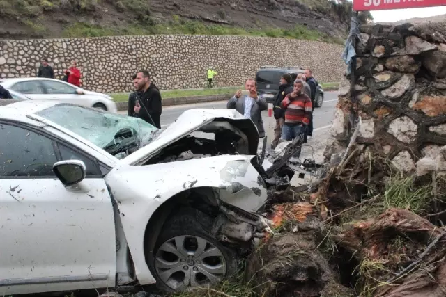 Hatay'da Trafik Kazası: 3 Yaralı