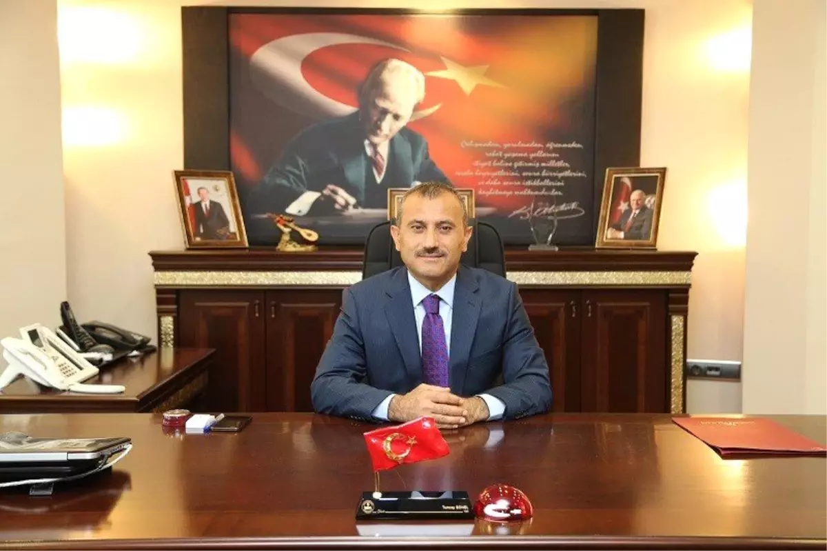 Vali Sonel'den Kandil Mesajı