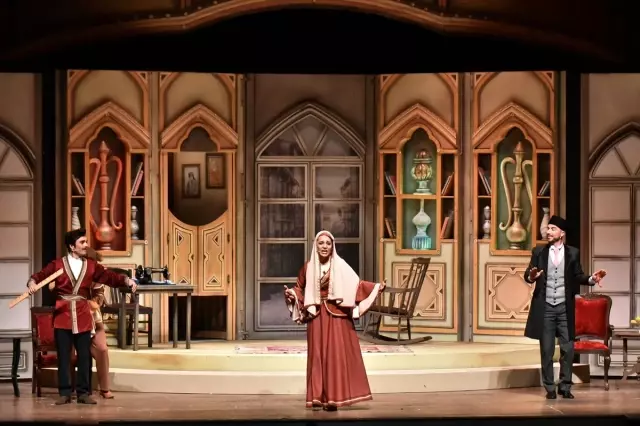 Arşın Mal Alan Opereti' Mersin'de Sahnelendi Arşın Mal Alan Opereti' Mersin'de Sahnelendi