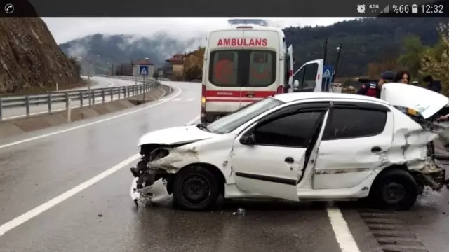 Devrek'te Trafik Kazası: 4 Yaralı