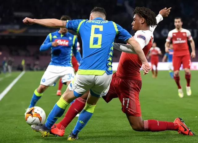UEFA Avrupa Ligi: Arsenal Napoli'yi Eledi, 'Gomorra' Çağrışımlı Paylaşımı Polemik Yarattı