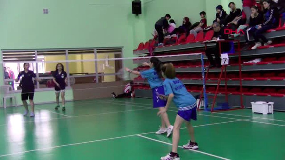 Spor 15 Yaş Altı Türkiye Badminton Şampiyonası Sürüyor