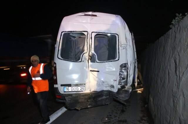 Tarafları Taşıyan Minibüsle TIR Çarpıştı: 10 Yaralı