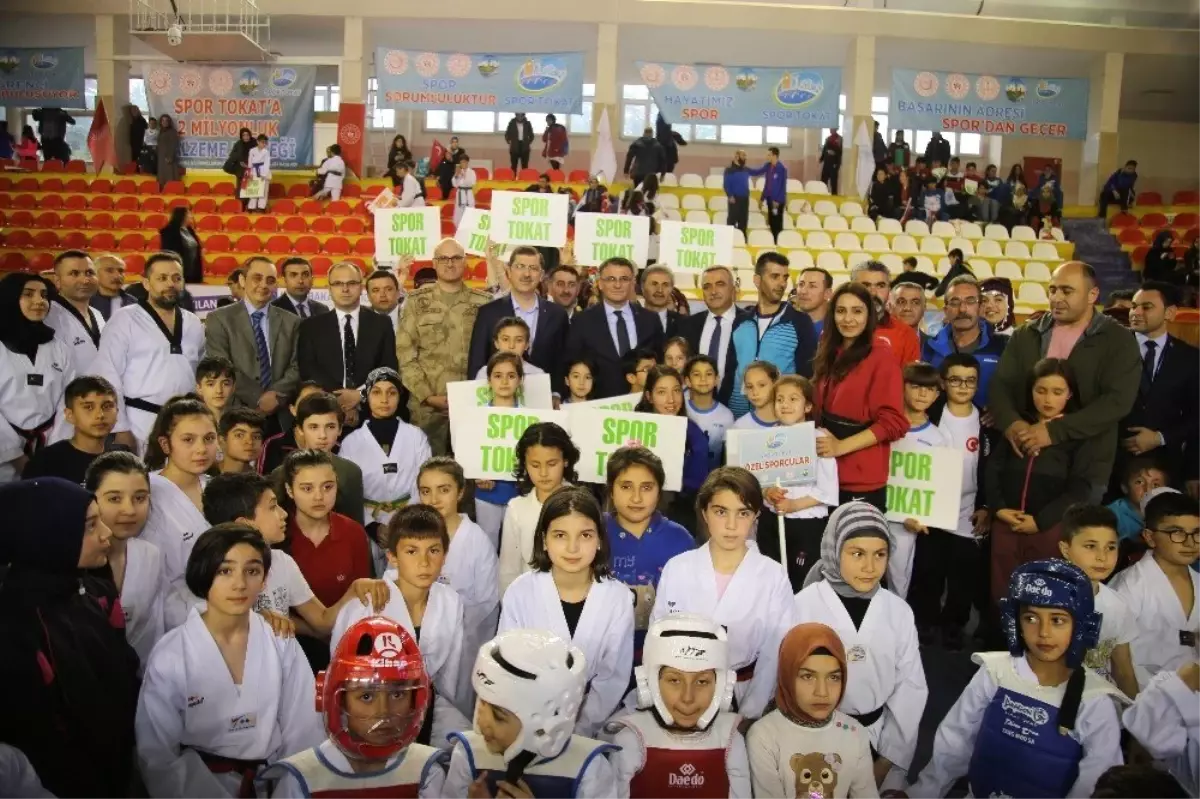 Tokat'ta Sporculara 2 Milyon Liralık Malzeme Desteği