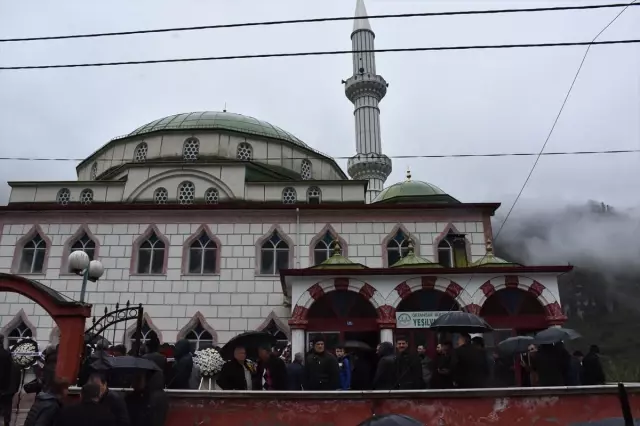 AK Parti Trabzon İl Başkanı Revi'nin Acı Günü AK Parti Trabzon İl Başkanı Revi'nin Acı Günü
