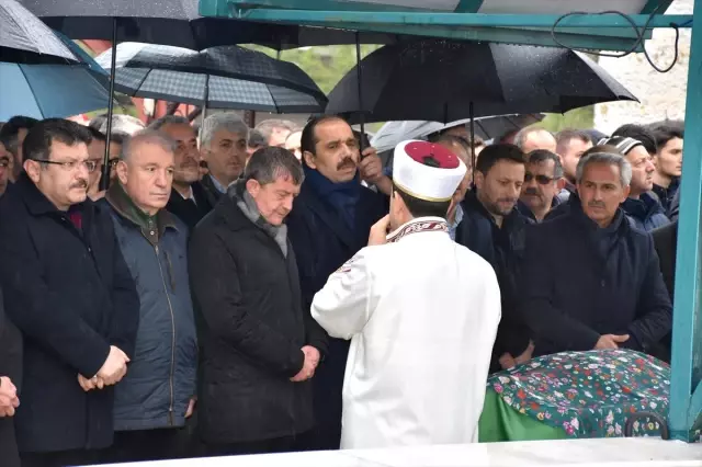 AK Parti Trabzon İl Başkanı Revi'nin Acı Günü AK Parti Trabzon İl Başkanı Revi'nin Acı Günü