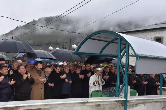AK Parti Trabzon İl Başkanı Revi'nin Acı Günü AK Parti Trabzon İl Başkanı Revi'nin Acı Günü