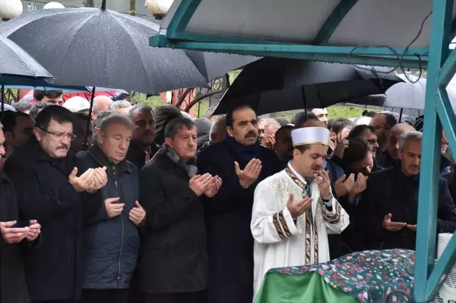 AK Parti Trabzon İl Başkanı Revi'nin Acı Günü AK Parti Trabzon İl Başkanı Revi'nin Acı Günü