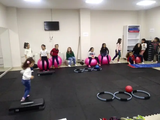 Arnavutköy Kadın Kültür ve Sanat Merkezi'nde 23 Nisan Etkinliği Arnavutköy Kadın Kültür ve Sanat Merkezi'nde 23 Nisan Etkinliği