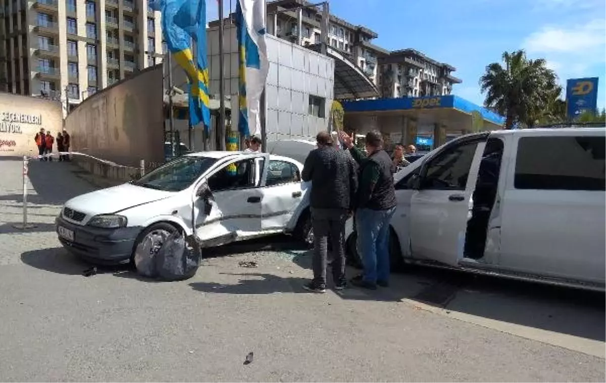 Beyoğlu'nda Zincirleme Kaza: 2 Yaralı