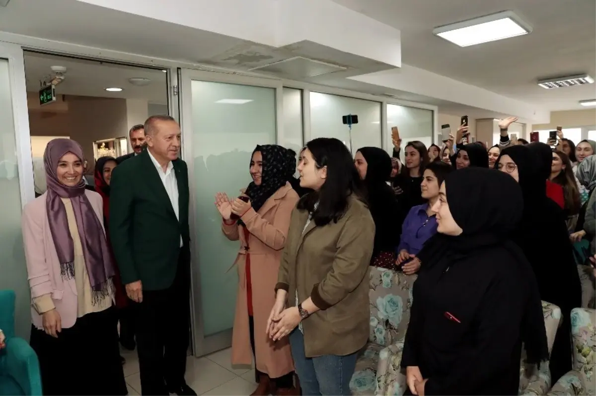 Cumhurbaşkanı Erdoğan'dan Kız Yurduna Ziyaret