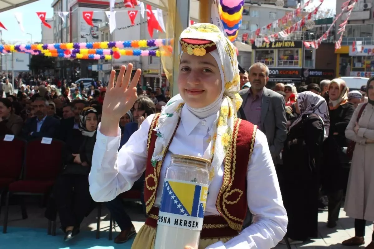 Esenler'de 10. Barış Ekmeği Festivali Renkli Görüntülere Sahne Oldu