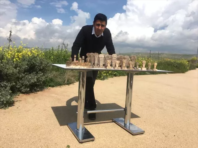 Göbeklitepe'den İlham Aldığı Minyatür Taşları Dünyaya Pazarlıyor Göbeklitepe'den İlham Aldığı Minyatür Taşları Dünyaya Pazarlıyor