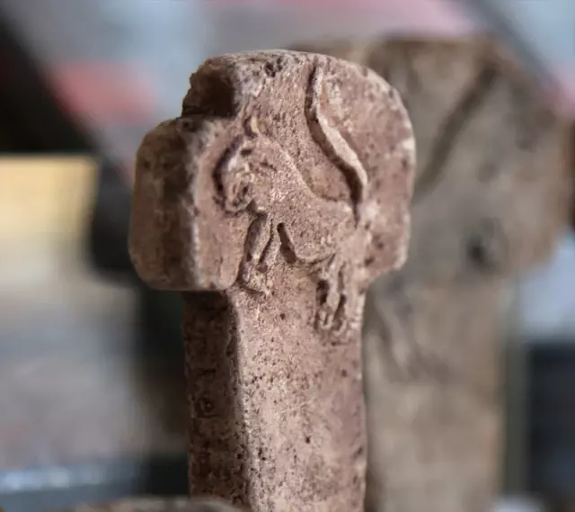 Göbeklitepe'den İlham Aldığı Minyatür Taşları Dünyaya Pazarlıyor Göbeklitepe'den İlham Aldığı Minyatür Taşları Dünyaya Pazarlıyor