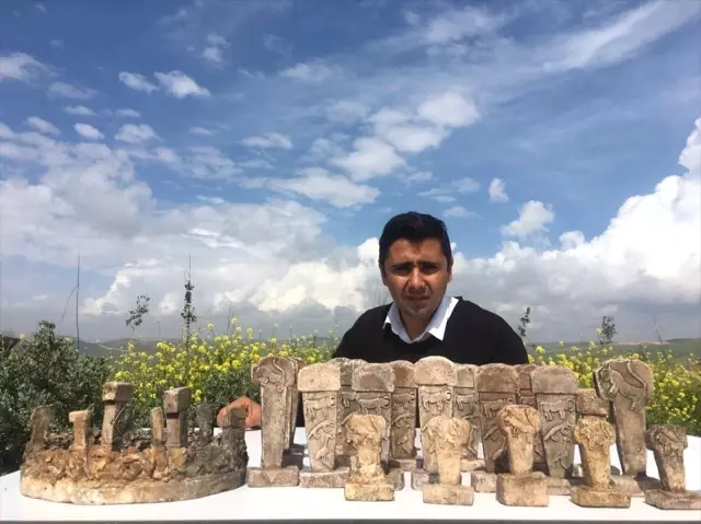 Göbeklitepe'den İlham Aldığı Minyatür Taşları Dünyaya Pazarlıyor Göbeklitepe'den İlham Aldığı Minyatür Taşları Dünyaya Pazarlıyor