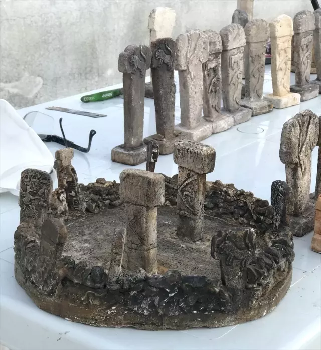 Göbeklitepe'den İlham Aldığı Minyatür Taşları Dünyaya Pazarlıyor Göbeklitepe'den İlham Aldığı Minyatür Taşları Dünyaya Pazarlıyor