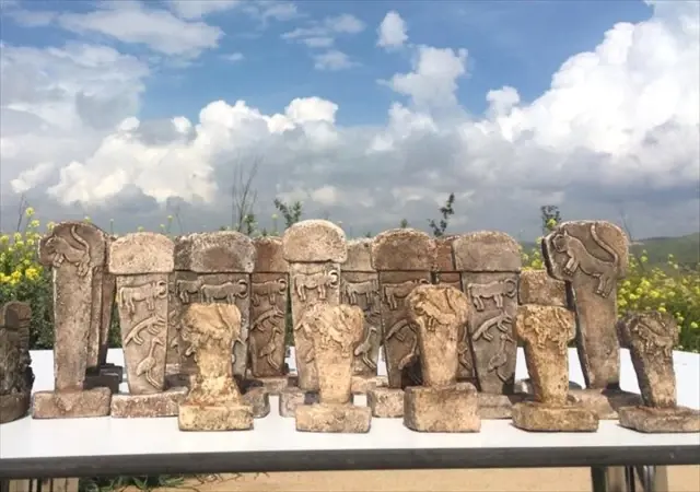 Göbeklitepe'den İlham Aldığı Minyatür Taşları Dünyaya Pazarlıyor Göbeklitepe'den İlham Aldığı Minyatür Taşları Dünyaya Pazarlıyor