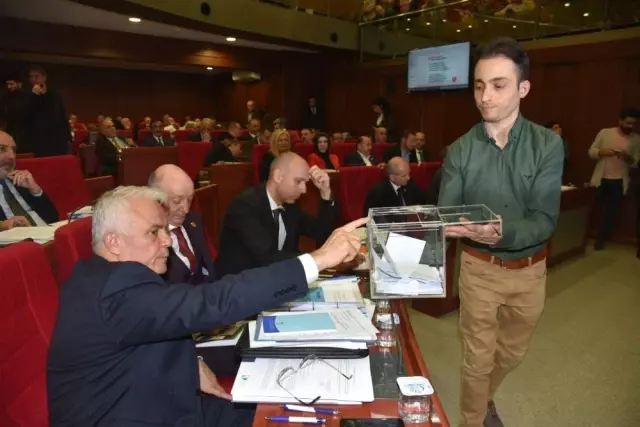 İzmit'te Yeni Dönemin İlk Meclis Toplantısı Yapıldı İzmit'te Yeni Dönemin İlk Meclis Toplantısı Yapıldı
