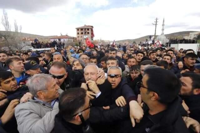 Kemal Kılıçdaroğlu'na Yapılan Saldırı Sonrası Ahmet Davutoğlu Liderlere Çağrı Yaptı