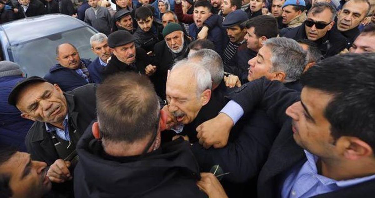 CHP Lideri Kemal Kılıçdaroğu, Ankara'da Şehit Cenazesinde Saldırıya Uğradı