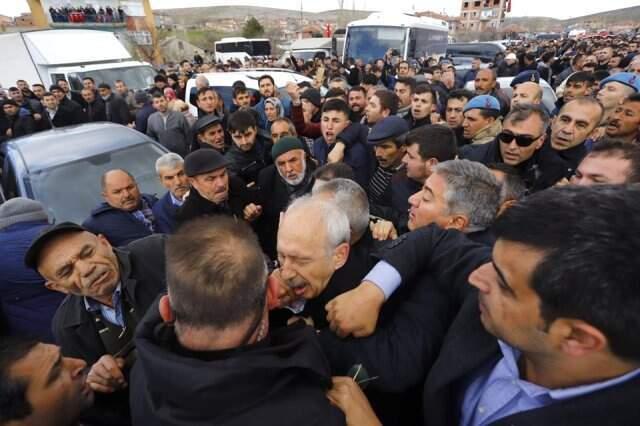 Son Dakika! CHP Lideri Kemal Kılıçdaroğu, Ankara'da Şehit Cenazesinde Saldırıya Uğradı