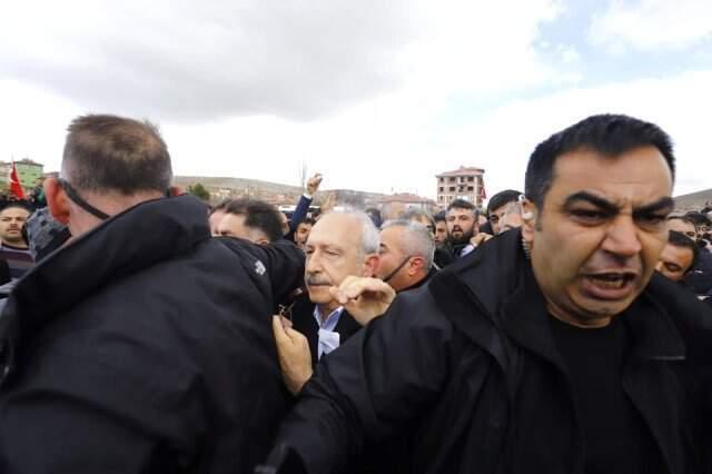 Son Dakika! CHP Lideri Kemal Kılıçdaroğu, Ankara'da Şehit Cenazesinde Saldırıya Uğradı