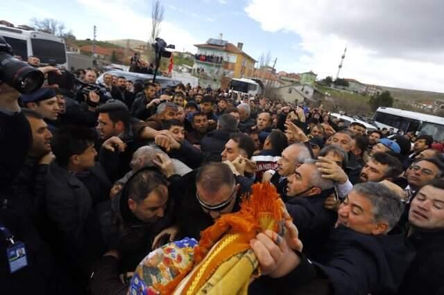 Son Dakika! CHP Lideri Kemal Kılıçdaroğu, Ankara'da Şehit Cenazesinde Saldırıya Uğradı